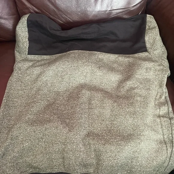 LIKE NEW HOODIE BY BLACK JACK. GREEN AND BLACK W/ FRONT POCKET - Picture 5 of 5